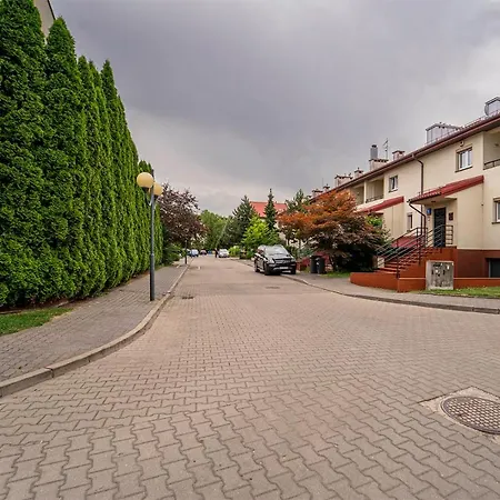 90m2 Prestige - Parking & Jacuzzi & Aircon By Rentujemy Lägenhet *