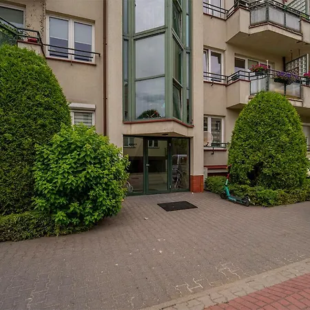 90m2 Prestige - Parking & Jacuzzi & Aircon By Rentujemy Lägenhet *