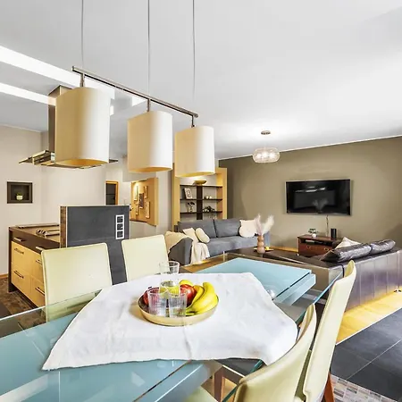 90m2 Prestige - Parking & Jacuzzi & Aircon By Rentujemy Lägenhet *