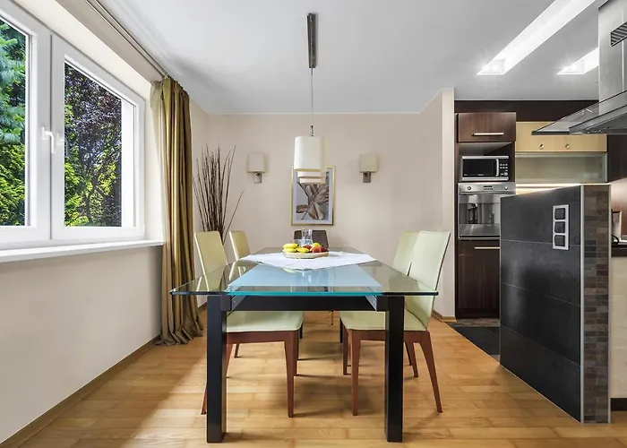 90m2 Prestige - Parking & Jacuzzi & Aircon By Rentujemy شقة *