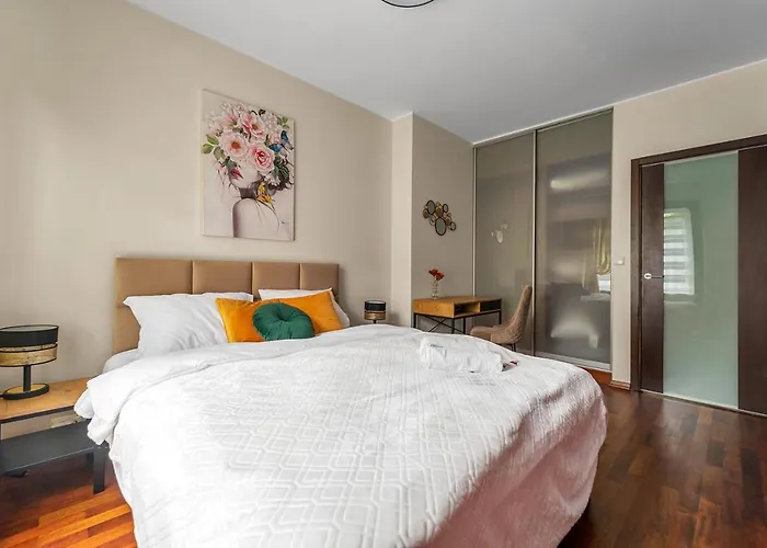 شقة 90m2 Prestige - Parking & Jacuzzi & Aircon By Rentujemy *