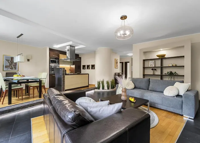 شقة 90m2 Prestige - Parking & Jacuzzi & Aircon By Rentujemy *