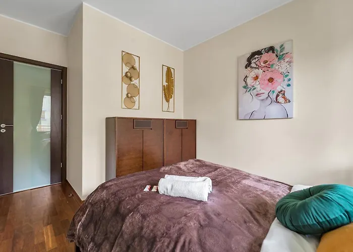 شقة 90m2 Prestige - Parking & Jacuzzi & Aircon By Rentujemy