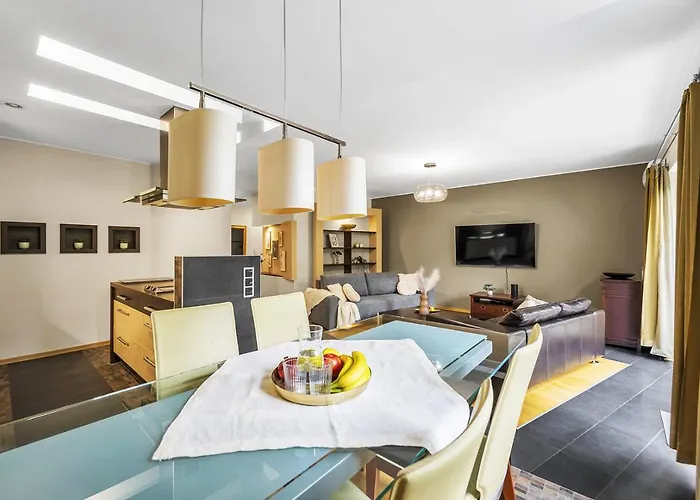 90m2 Prestige - Parking & Jacuzzi & Aircon By Rentujemy شقة *