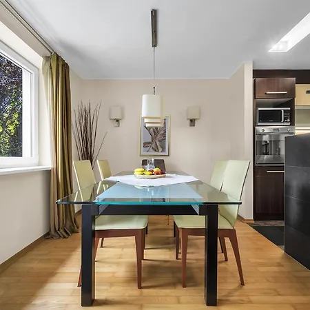 90m2 Prestige - Parking & Jacuzzi & Aircon By Rentujemy Apartment *