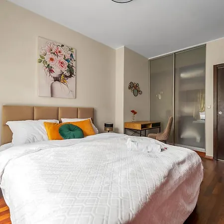 Apartment 90m2 Prestige - Parking & Jacuzzi & Aircon By Rentujemy *