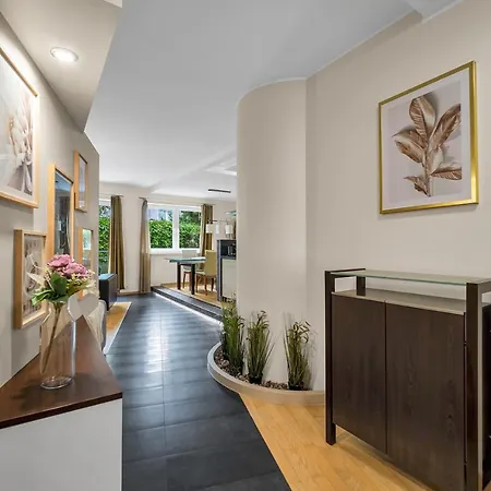 90m2 Prestige - Parking & Jacuzzi & Aircon By Rentujemy Apartment