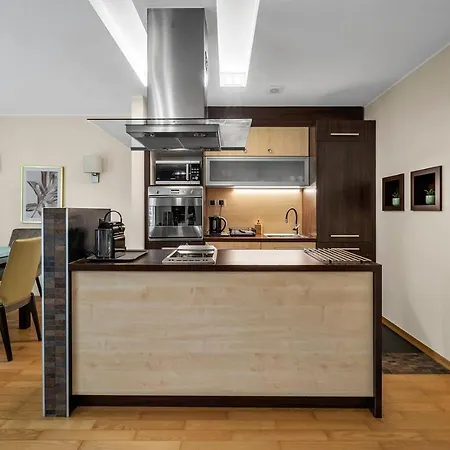 90m2 Prestige - Parking & Jacuzzi & Aircon By Rentujemy Apartman Varsó