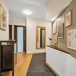 90m2 Prestige - Parking & Jacuzzi & Aircon By Rentujemy 아파트